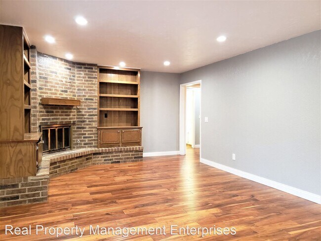 Building Photo - 3 br, 2 bath House - 12112 Western View Dr