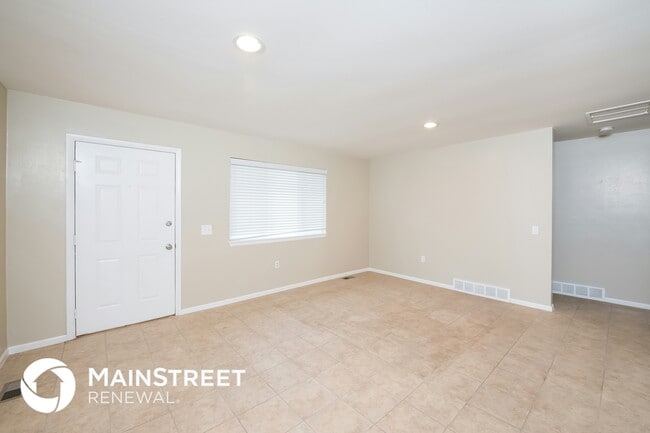 Foto del edificio - 8563 Dover Ct