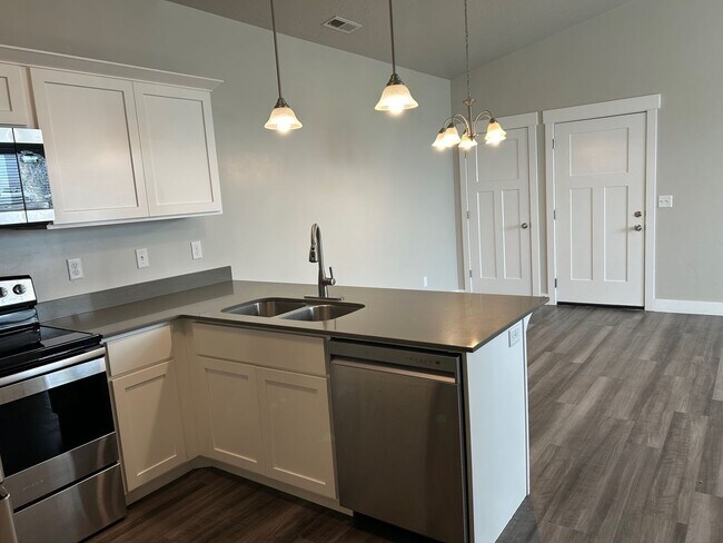 Building Photo - `1747 N Exchange Park Rd #Z-304