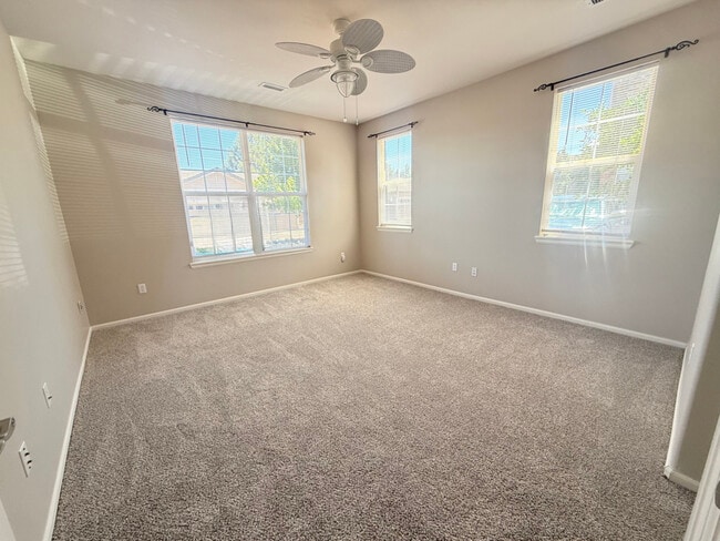 Building Photo - 1575 Olympia Cir