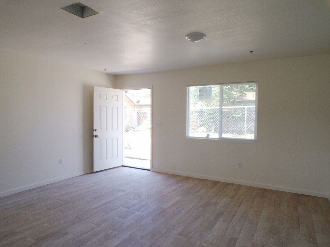 Primary Photo - 112 Lincoln Ave