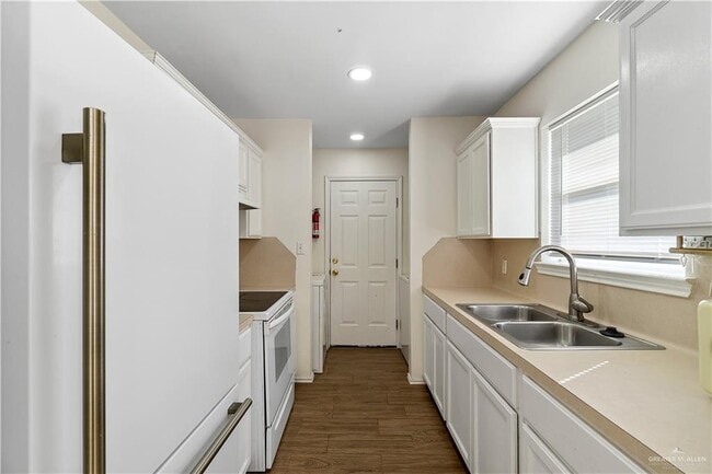 Building Photo - 17 Providence Ave