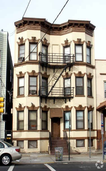 Building Photo - 1713 Palisade Ave