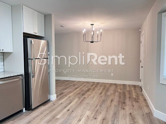 Building Photo - FULLY RENOVATED! 3 Bdrm / 2 Bath Home - Av...