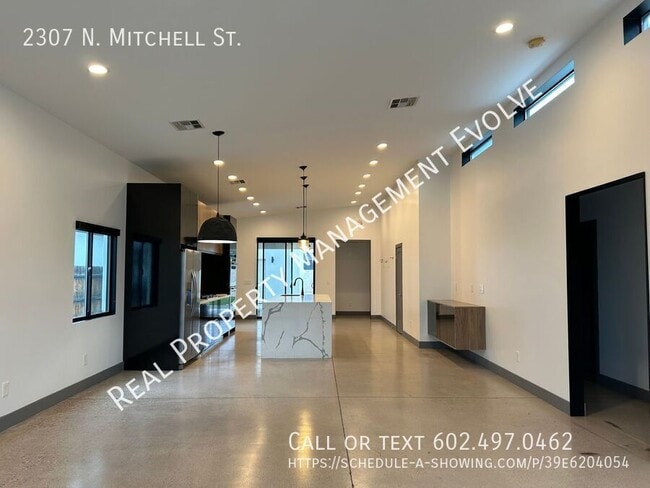 Foto del edificio - 2307 N Mitchell St