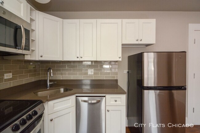 Foto del edificio - 817 W Lakeside Pl
