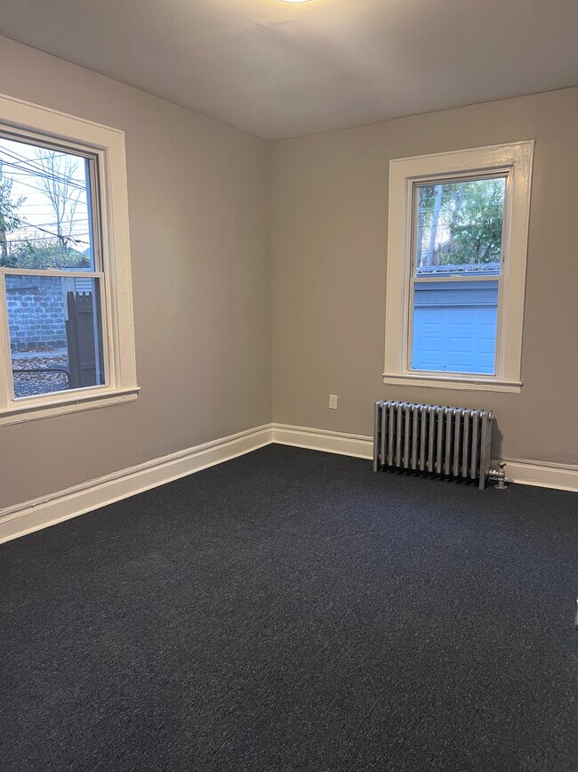 Foto del edificio - 562 N Maple Ave