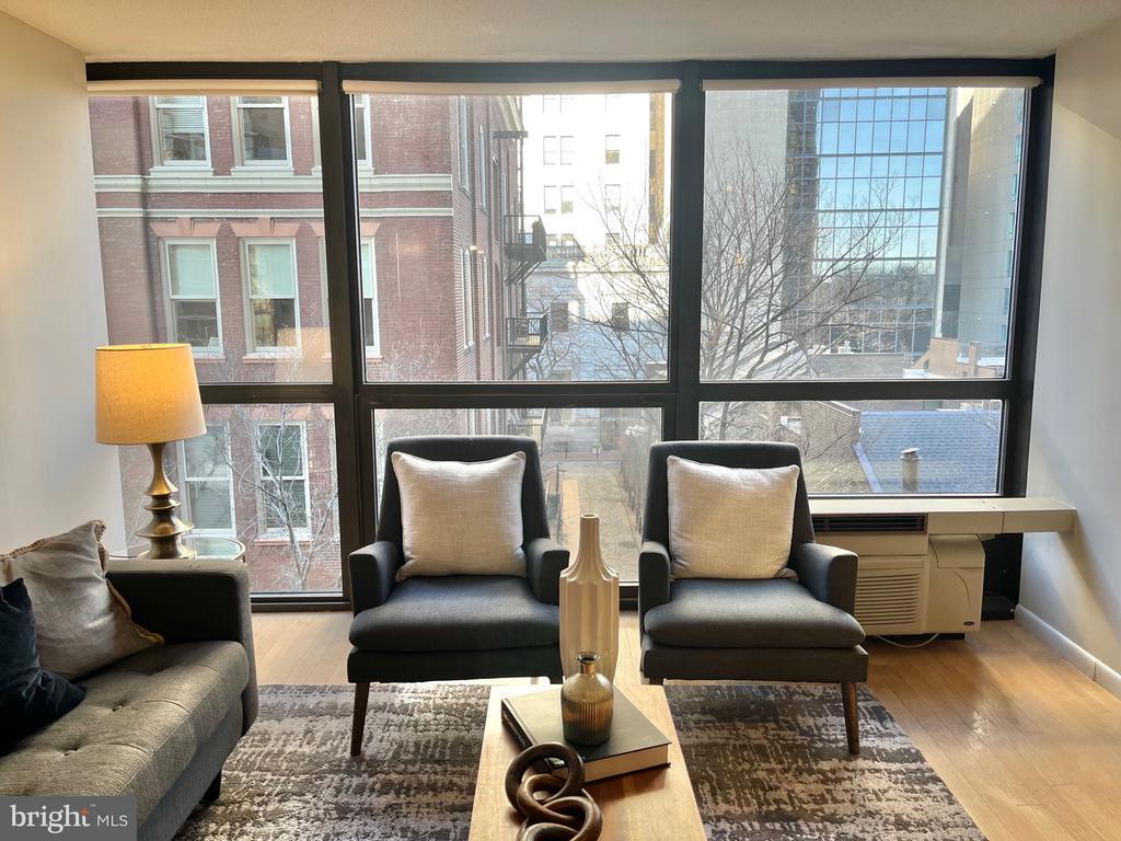 Foto principal - 233 S 6th St
