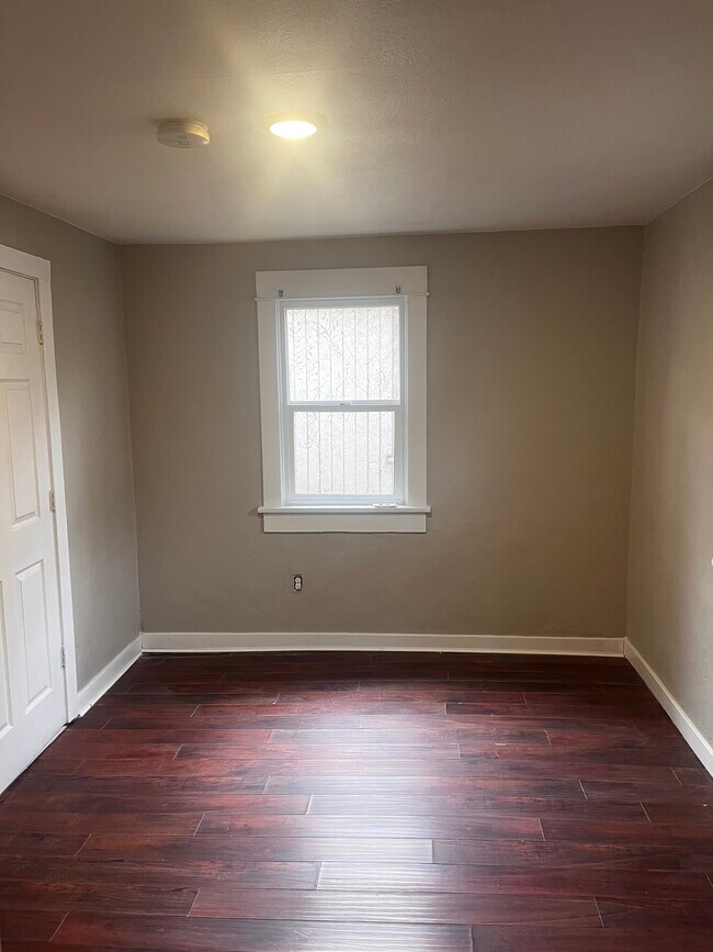 Foto del edificio - 1216 Rigby Ln