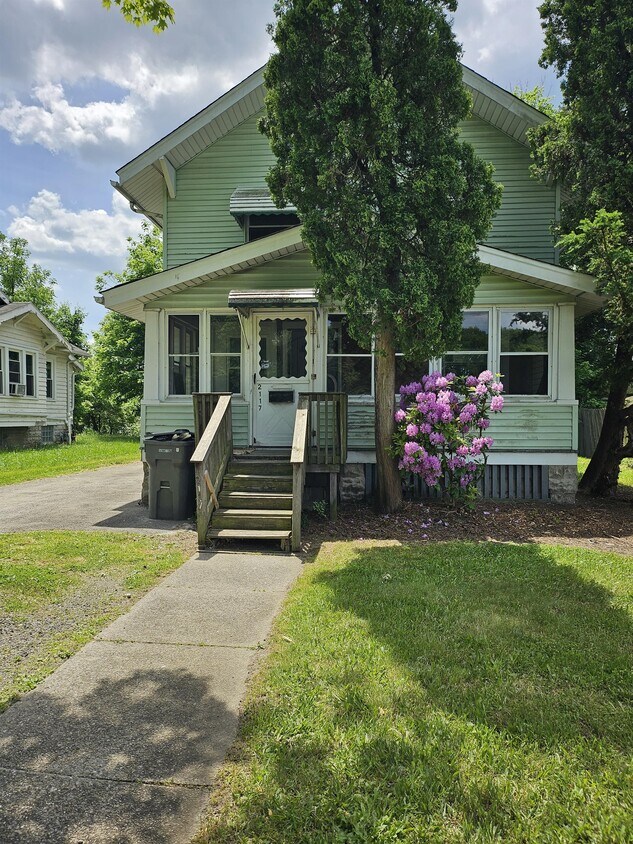 Primary Photo - 2117 Buckeye Cir