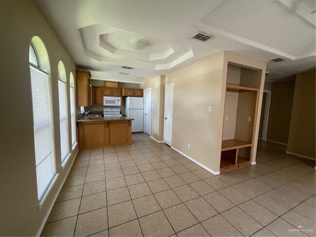 Building Photo - 16 Upland Dr