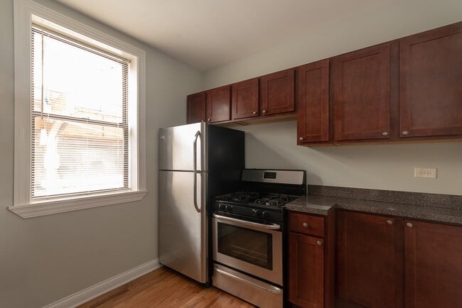 Building Photo - 4329 N Wolcott Ave