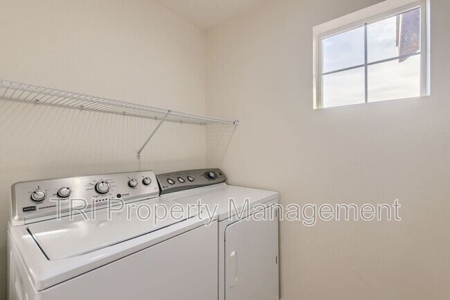 Foto del edificio - 645 W 171st Pl