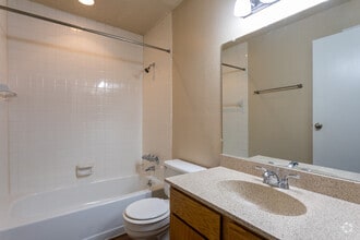 2BR, 2BA - 910 SF - EPERNAY APARTMENTS
