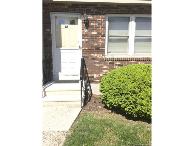 Building Photo - B5 Saint Marc Cir