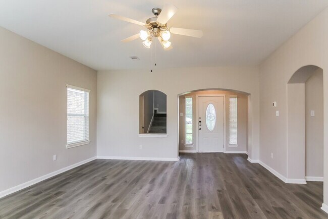 Foto del edificio - 985 Oak Falls Dr