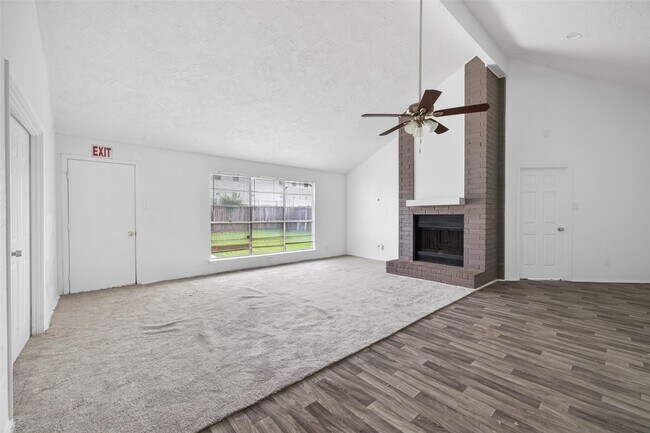 Foto del edificio - 8203 Lone Quail Dr