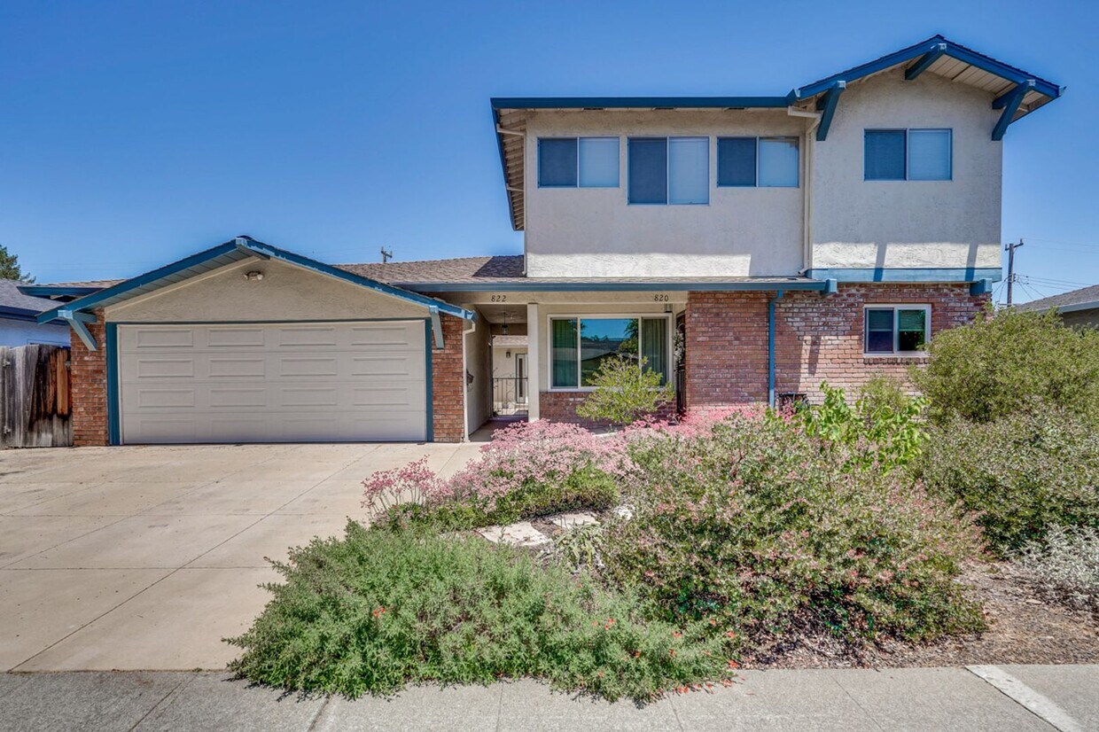 Primary Photo - Welcome to this Beautifully Updated 3 Bed ...