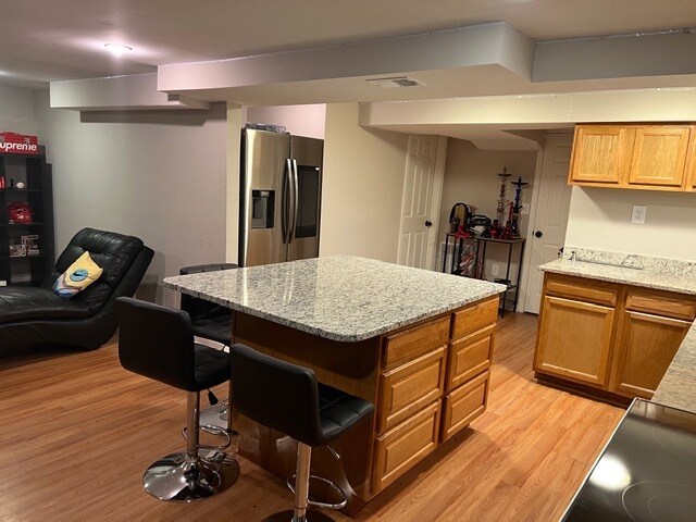 Cocina con isla - 4008 Saint Barnabas Rd