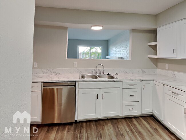 Foto del edificio - 3252 63rd St