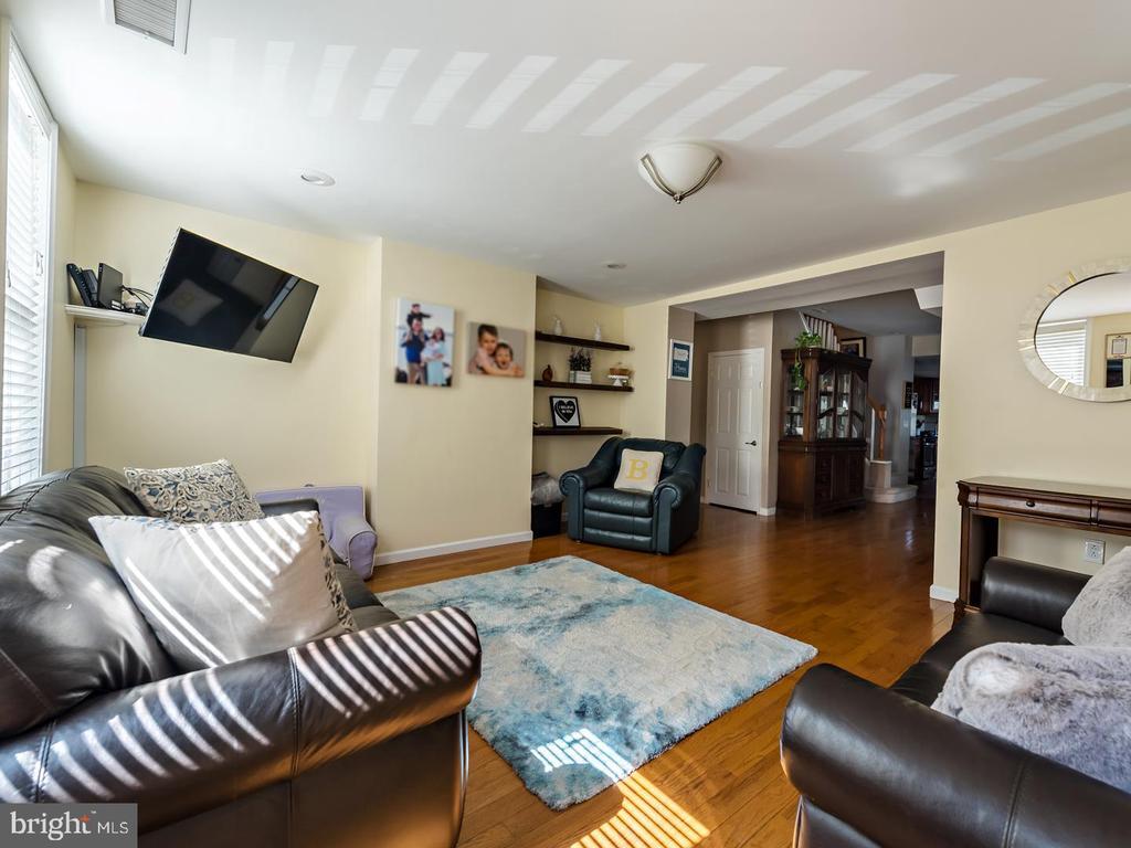 Primary Photo - 1025 E Columbia Ave