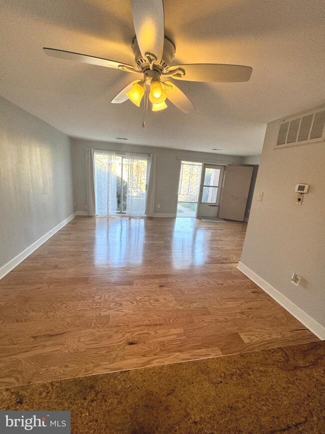 Foto del edificio - 2625 Wagon Dr