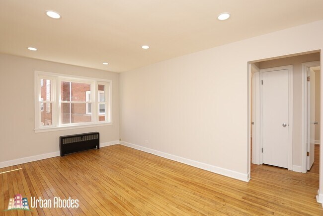 Foto del edificio - 7520 N Ridge Blvd