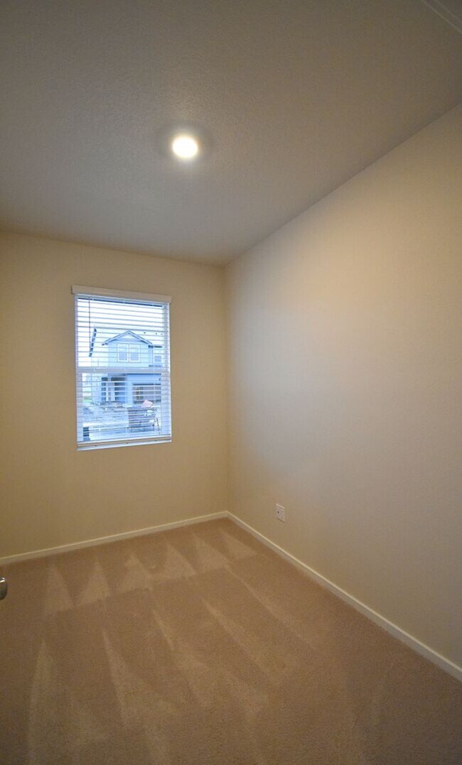Foto del edificio - BRAND NEW Home in Quiet New Neighborhood!