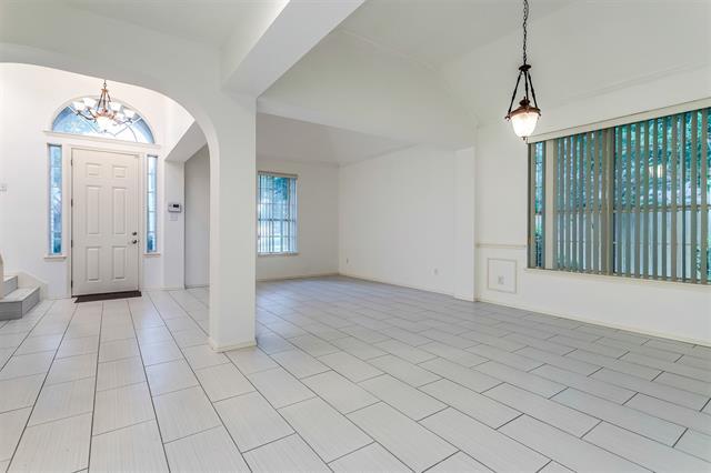 Foto del edificio - 204 Forest Ln