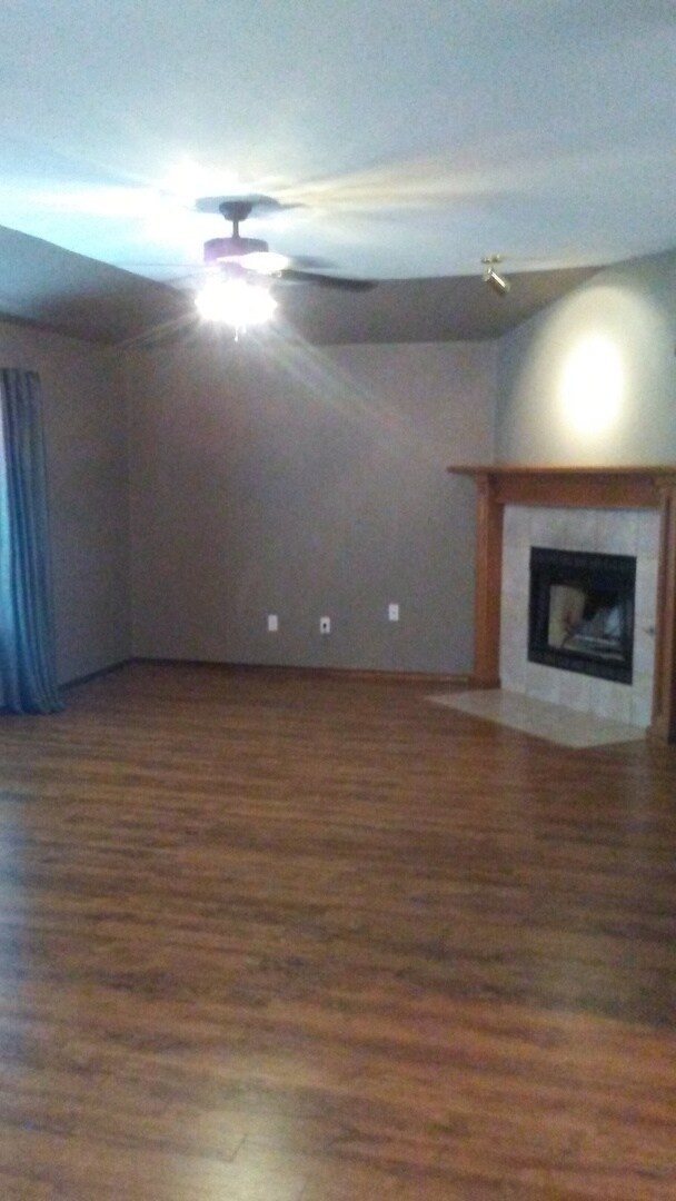 Foto del edificio - PRE-LEASING FOR FALL. 3 bed, 2 bath, 2 car garage home in Woodcreek Addition!