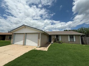 Building Photo - 1071 Raintree Mansion