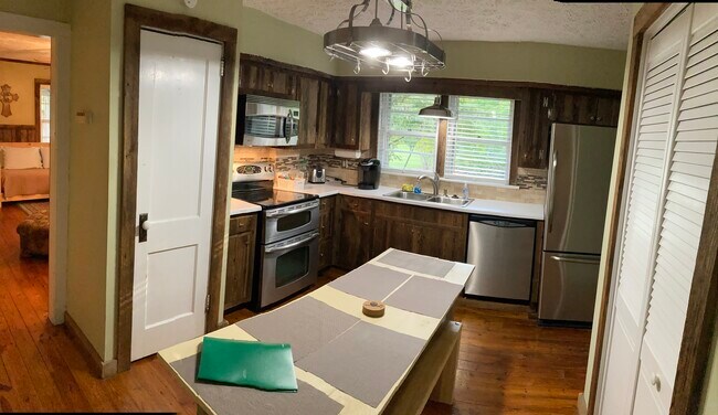 Foto del edificio - 70 Possum Trot Ln