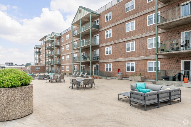 Roof Terrace - Cameron Park Apartments
