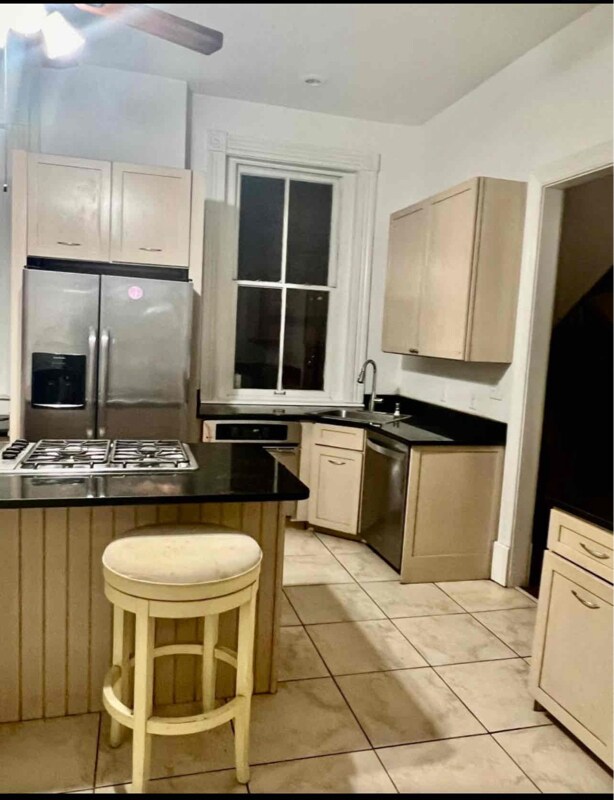 Primary Photo - 1405 Highland Ave