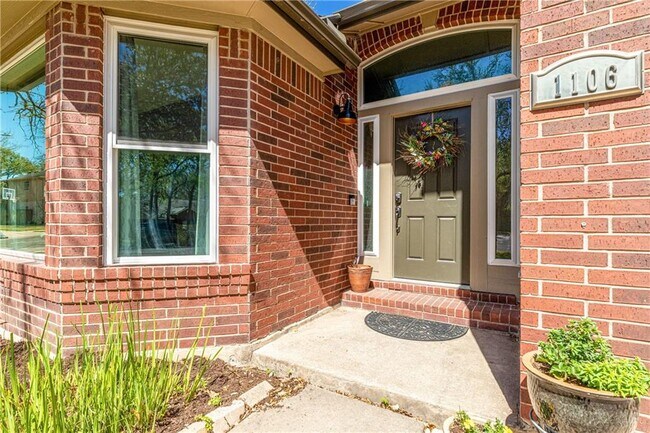 Building Photo - 1106 Redbird Dr