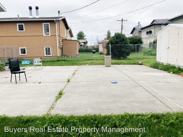 Building Photo - 933 E 46th Ct