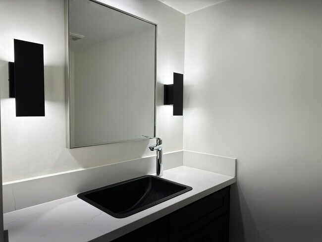 Building Photo - 10636 Wilshire - Luxury Doorman Building