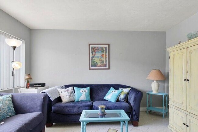 Foto del edificio - 3000 Lake Osborne Dr