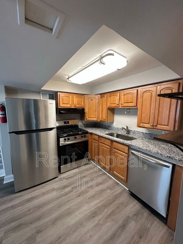 Building Photo - 655 Kennesaw Ave NE