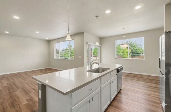 Building Photo - 3774 Beech Tree St