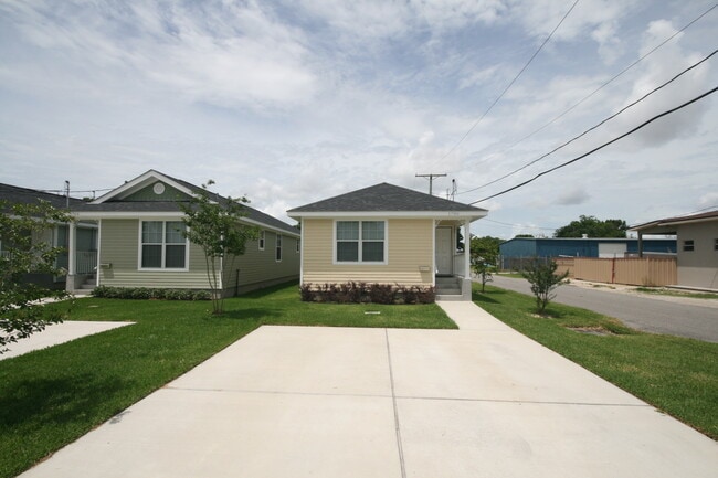 Building Photo - 1700 Huey P Long Ave