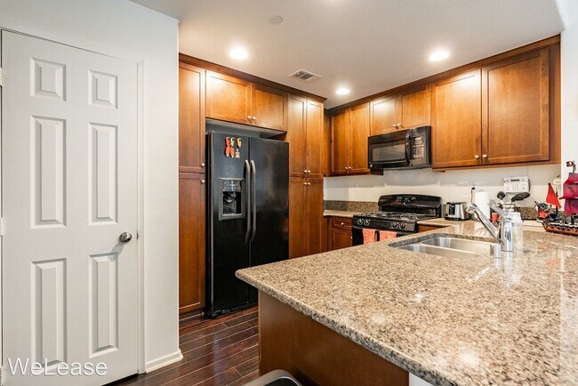 Building Photo - 2 br, 2.5 bath House - 1501 Calabria Street