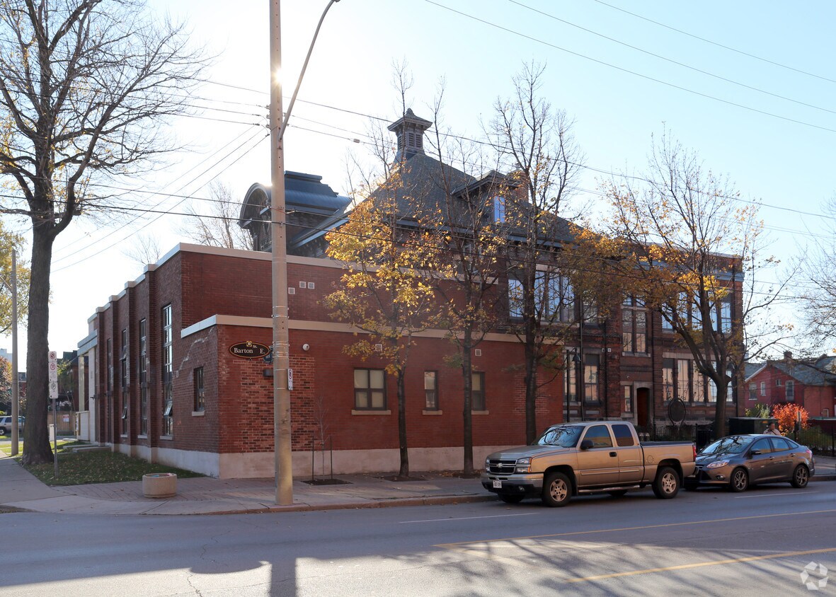 Building Photo - West Avenue Residences