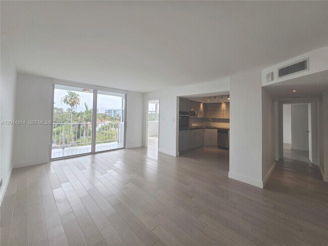 Foto del edificio - 16546 NE 26th Ave