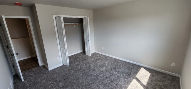 Building Photo - Modern Townhome in South Bismarck!