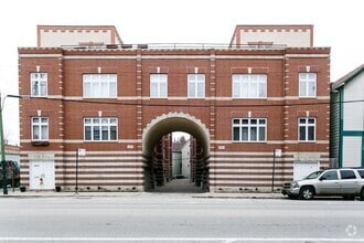 Building Photo - 2427 N Clybourn Ave