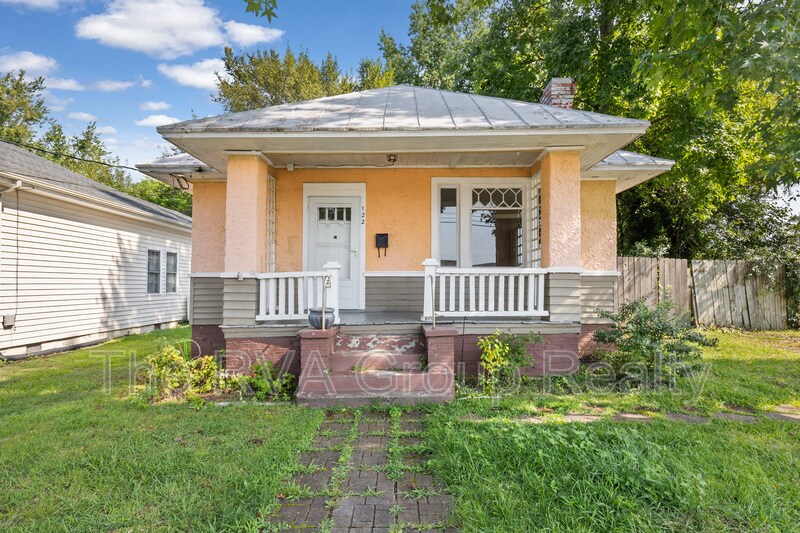 Primary Photo - 122 W Westover Ave
