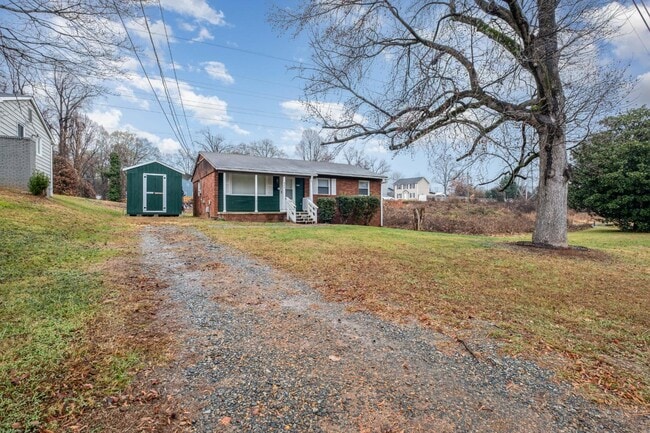 Foto del edificio - 825 Norwood Dr