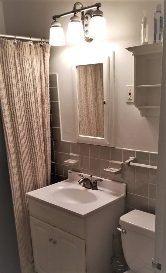 Bathroom - 1121 ARLINGTON Blvd