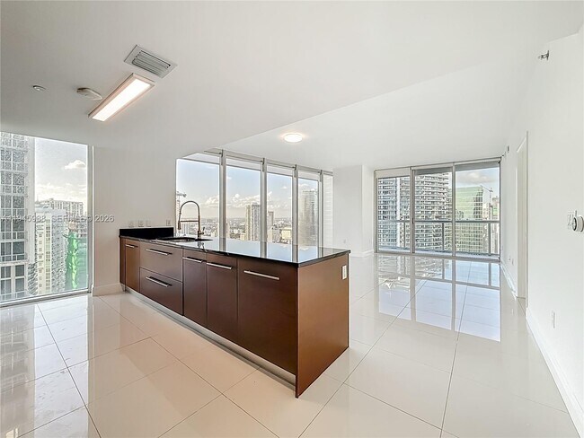Foto del edificio - 475 Brickell Ave
